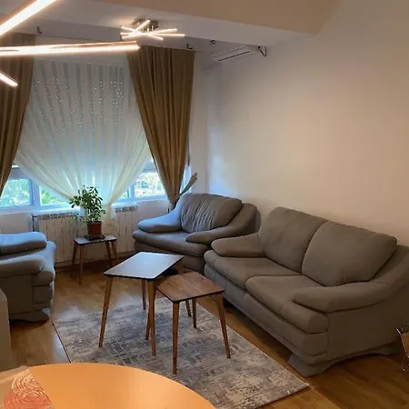 Apartment Brand New, Modern & Cozy In Area *