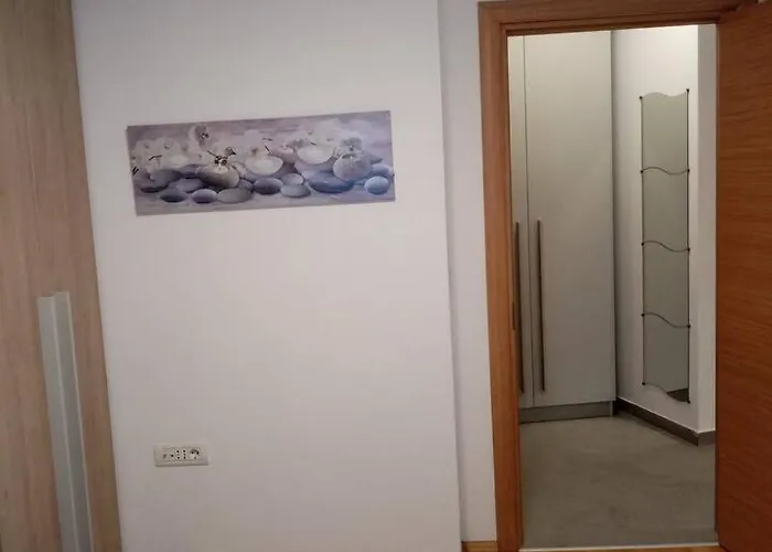 Apartment Brand New, Modern & Cozy In Area *